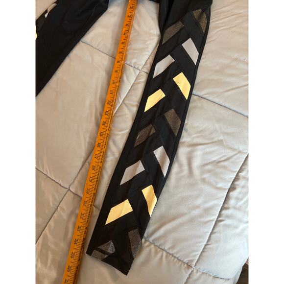 Victoria’s Secret knockout sport workout pants with metallic design on legs sz S - Picture 5 of 7